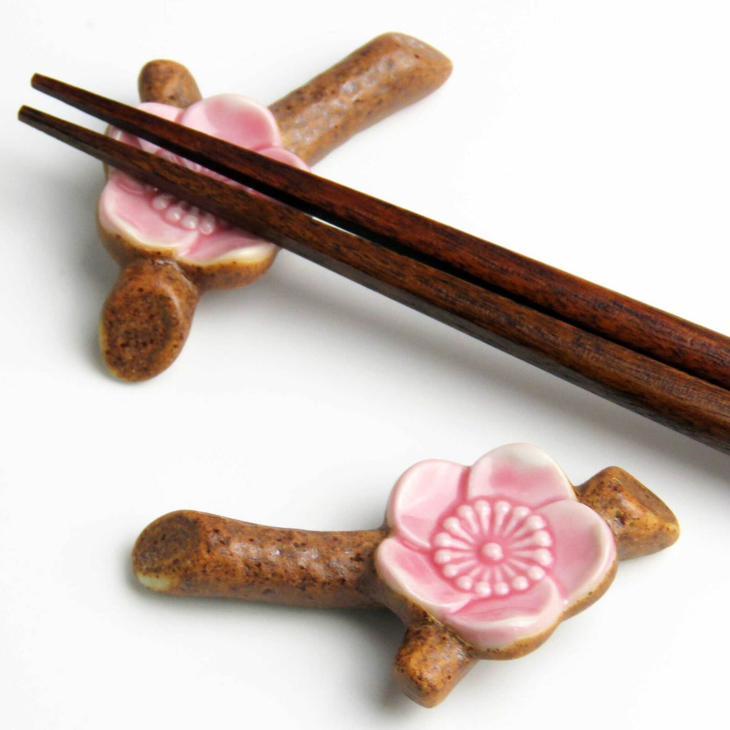 CHOPSTICK REST(PLUM BLOSSOM / POTTERY) - 梅の花 箸置き (陶器)