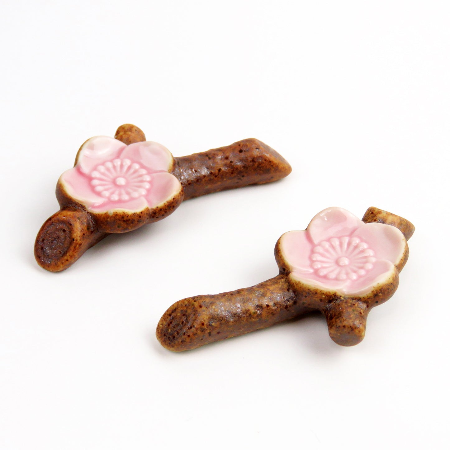 CHOPSTICK REST(PLUM BLOSSOM / POTTERY) - 梅の花 箸置き (陶器)
