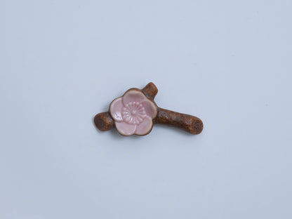 CHOPSTICK REST(PLUM BLOSSOM / POTTERY) - 梅の花 箸置き (陶器)