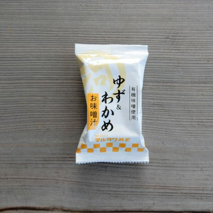INSTANT MISO SOUP(YUZU&WAKAME) - ｲﾝｽﾀﾝﾄみそ汁 ゆず&わかめ 8g
