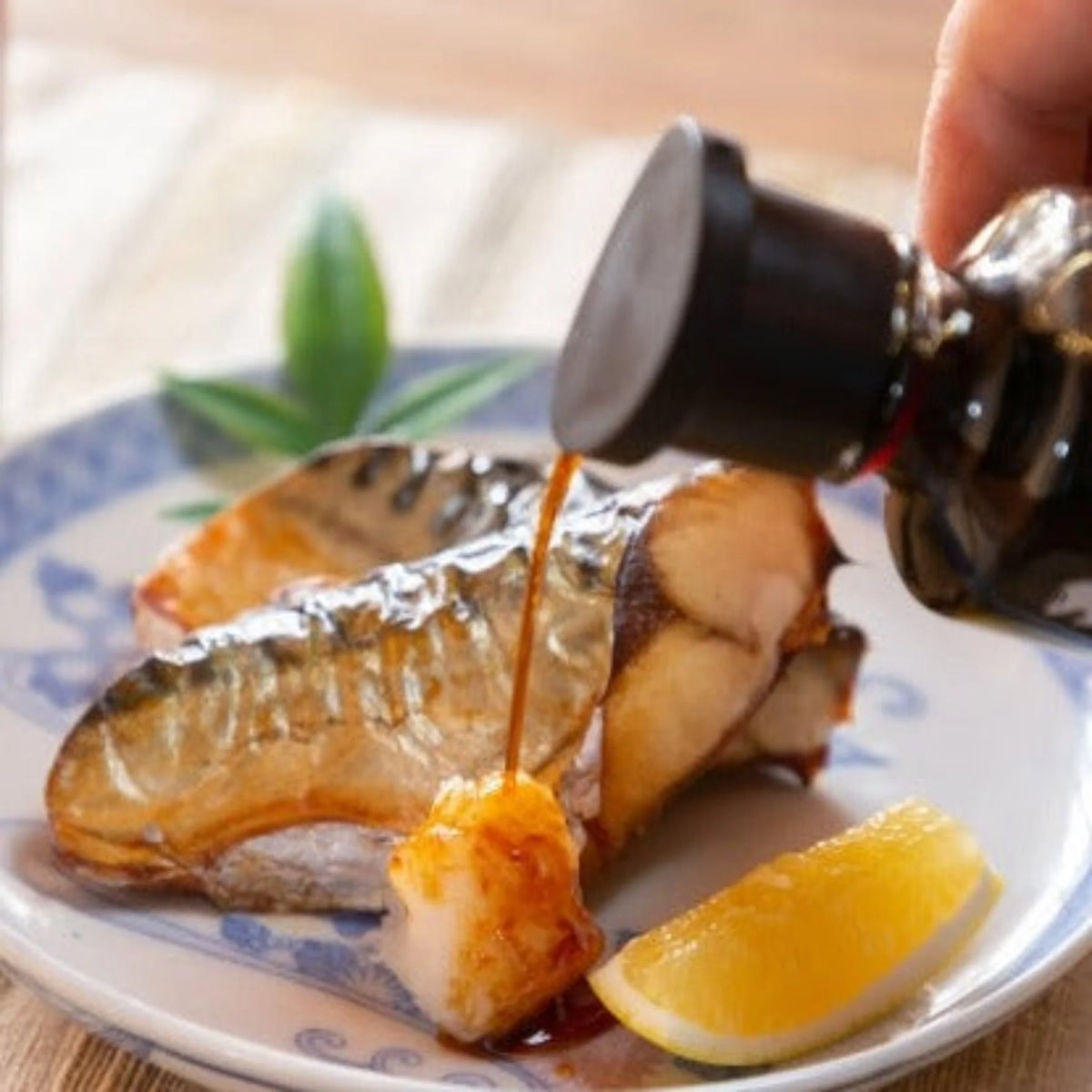 NATURALLY BREWED ROUND SOY SAUCE(LIGHT TASTE)